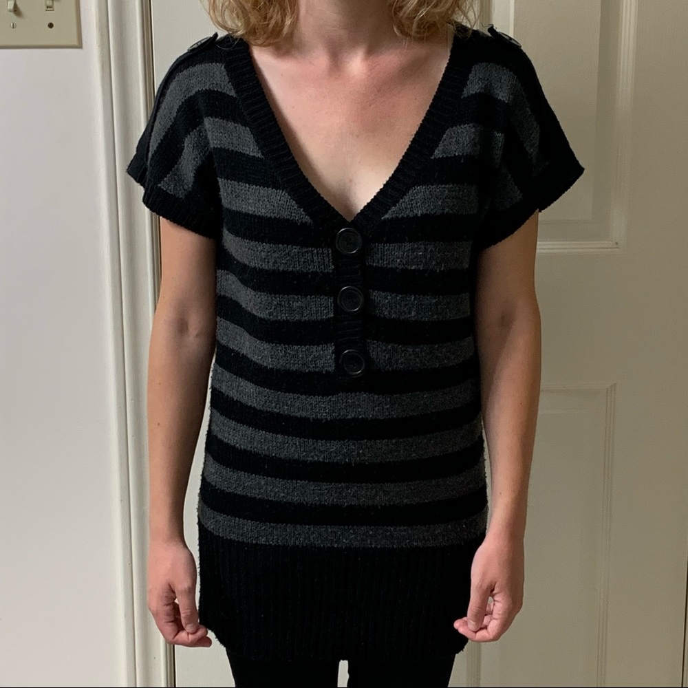 🌷3 for $25🌷Capucino, US M, Black & Grey Cap Sleeved Striped Long V-Neck Sweater